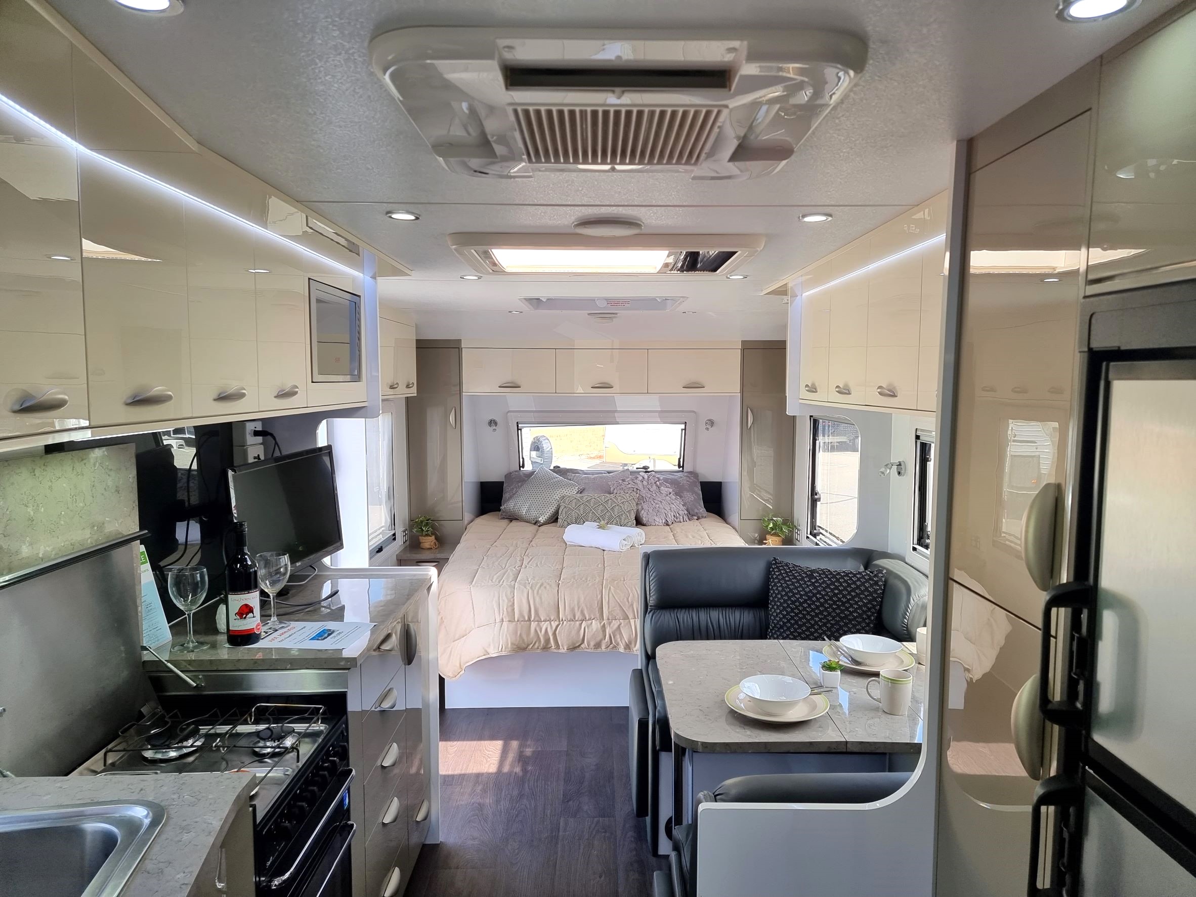 2015 Roadstar Voyager Semi Off Road Caravan - Caravan King Mandurah